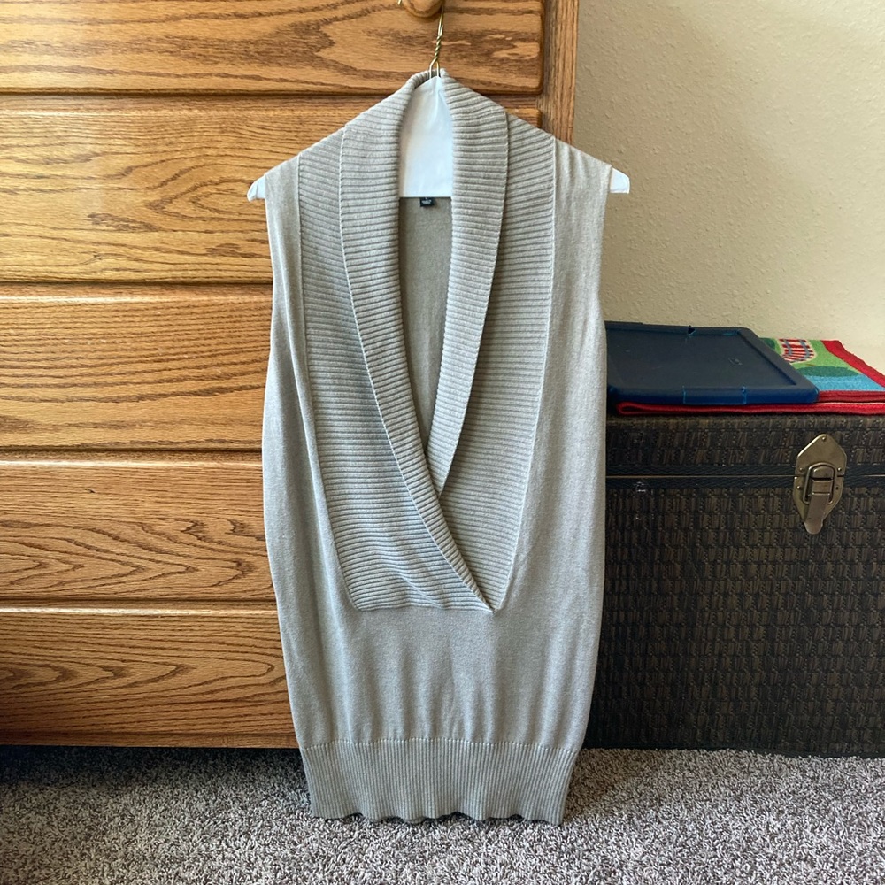 NWOT - Ann Taylor Sleeveless Sweater